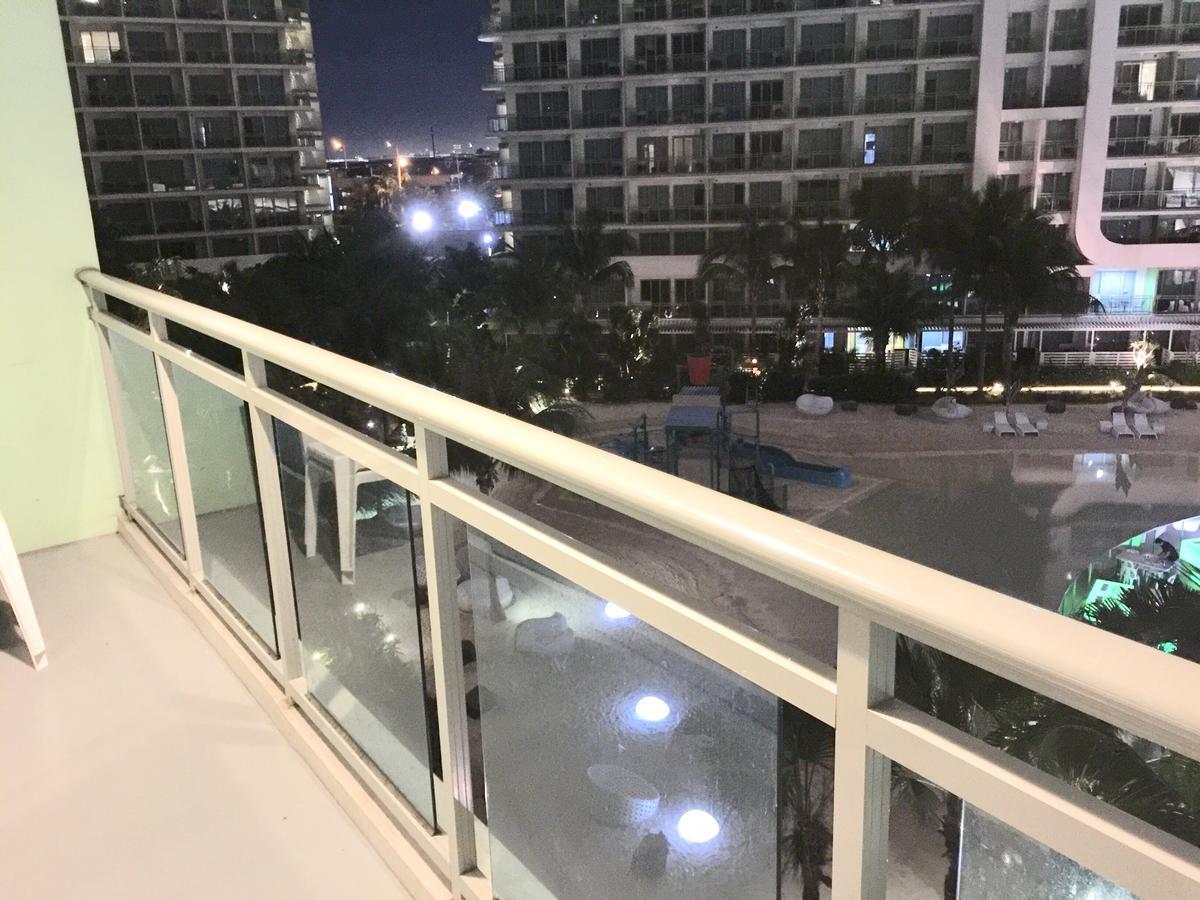 Azure Urban Resort Res. Paranaque City Exterior photo